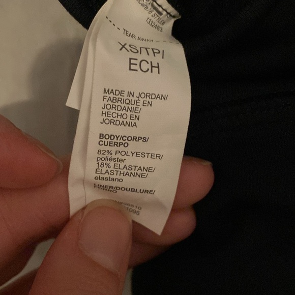 under Armour workout top with padded bra - xs - Picture 3 of 3